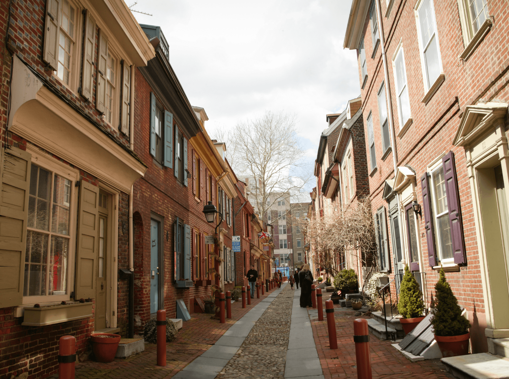 Elfreth's Alley — the cobblestone lane of 18th-century Philadelphia rowhouses